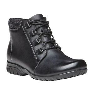 Propet Women's Delaney Ankle Booties size 11 Wide in Black, new in box